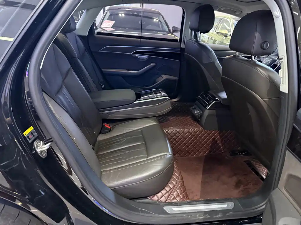 Audi A8 — миниатюра 7