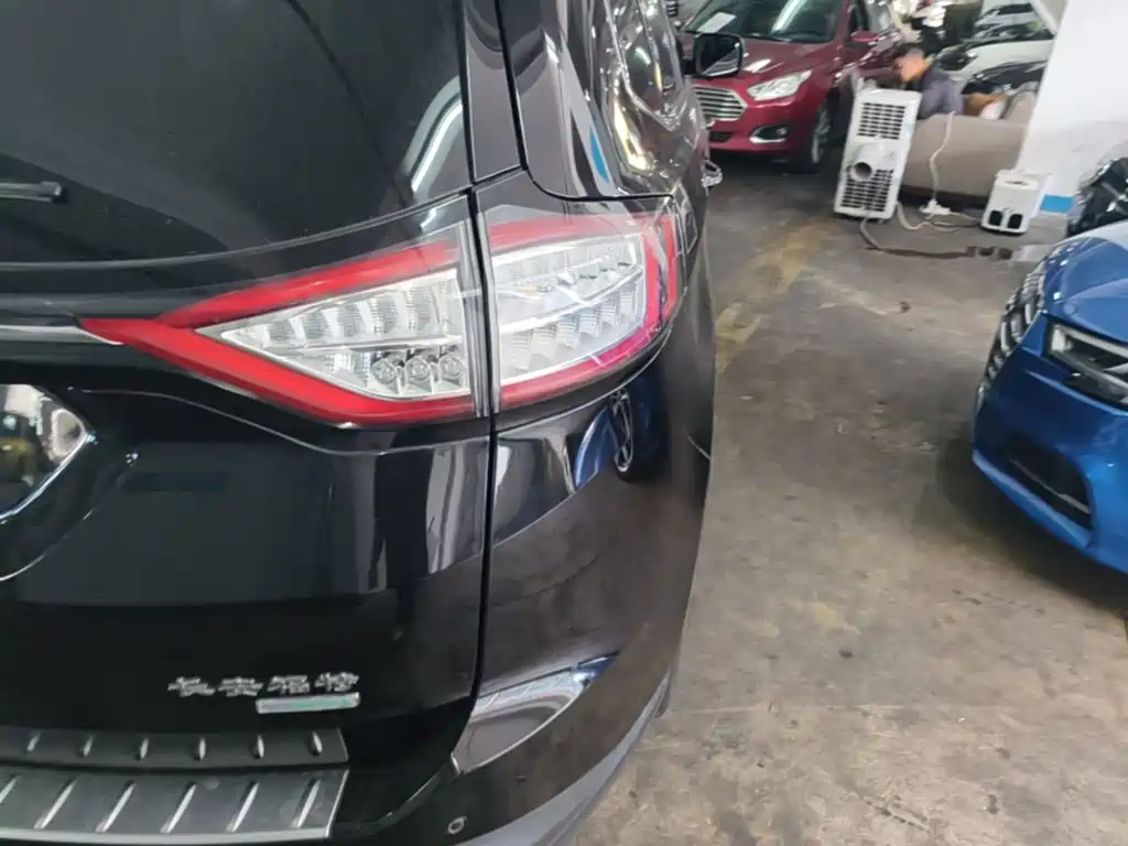 Ford Edge — миниатюра 8
