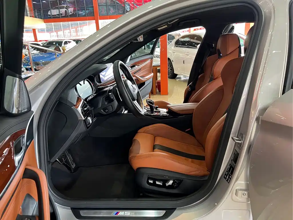 BMW M5 — миниатюра 8