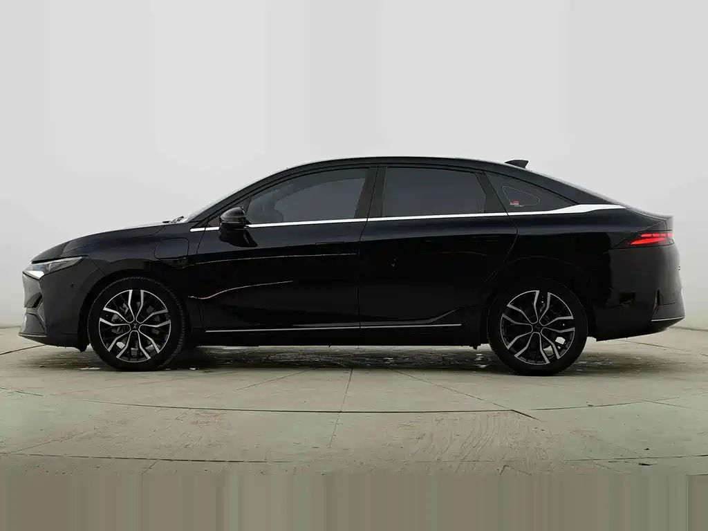 XPeng P5 — миниатюра 15