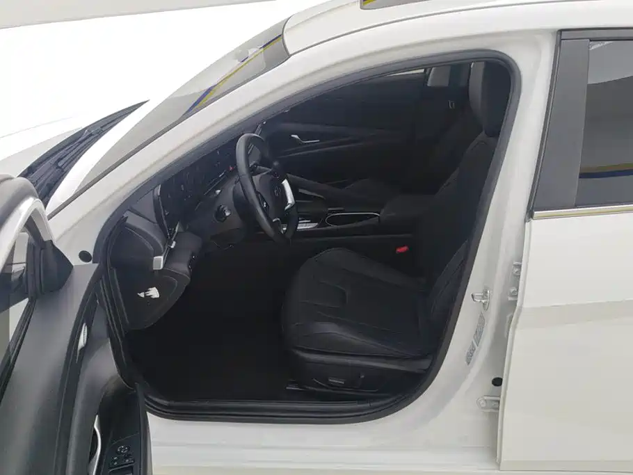 Hyundai Elantra — миниатюра 9