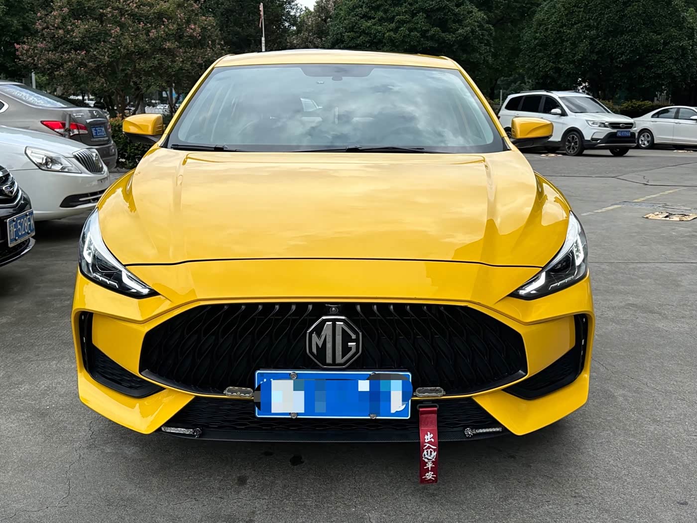 MG MG5 1.5 л 2021 г. желто-оранжевый, пробег 40000 км