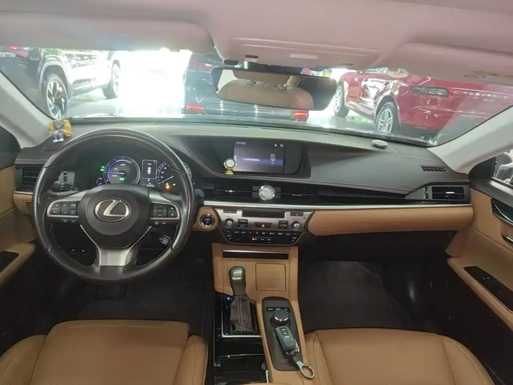 Lexus ES 2017 300h Mark Levinson Comfort