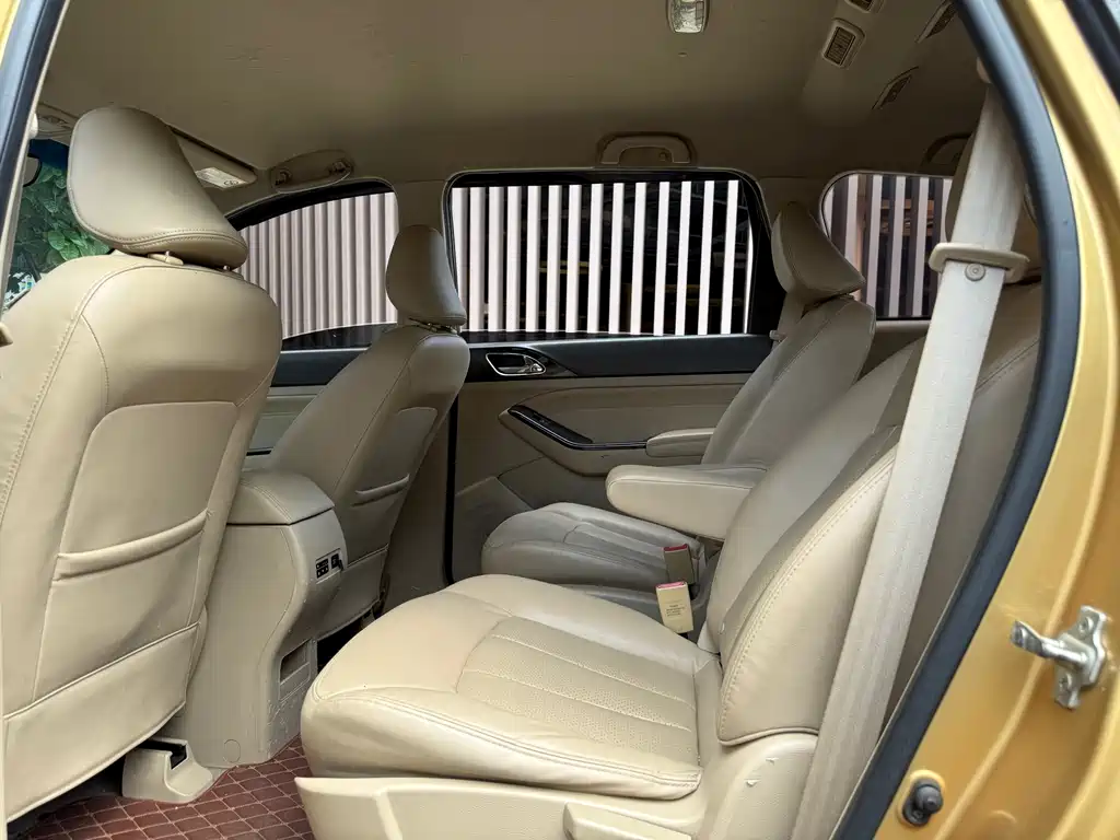 Baojun 730 2014 1.5L MT Comfort 7 мест
