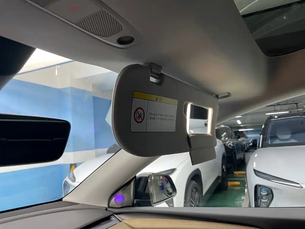 Tesla Model Y — миниатюра 15