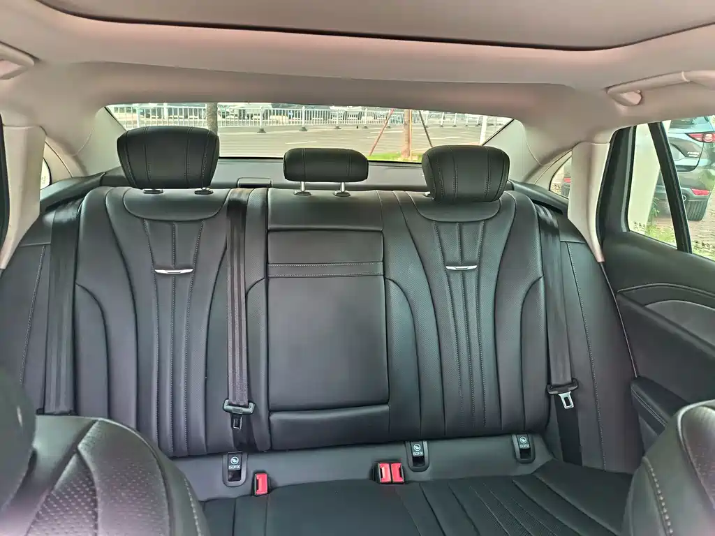 Hongqi Hongqi H5 — миниатюра 9