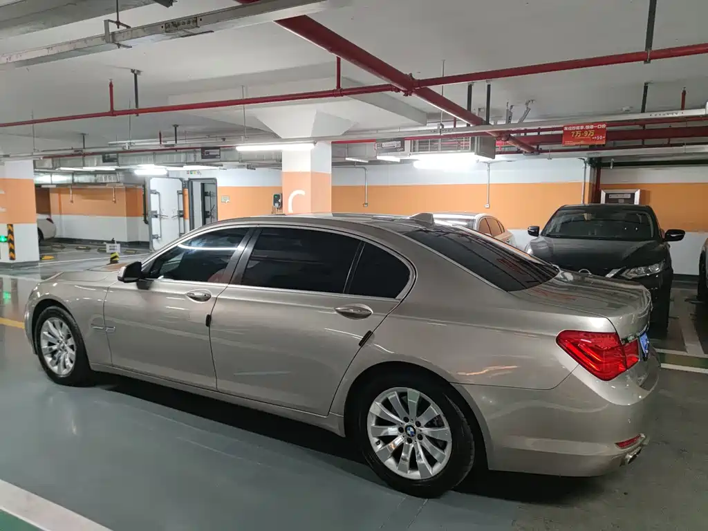 BMW 7 Series — миниатюра 15