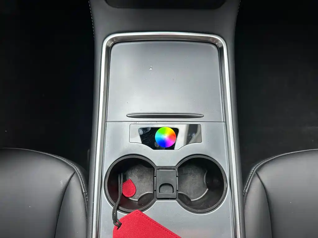 Tesla Model Y — миниатюра 16