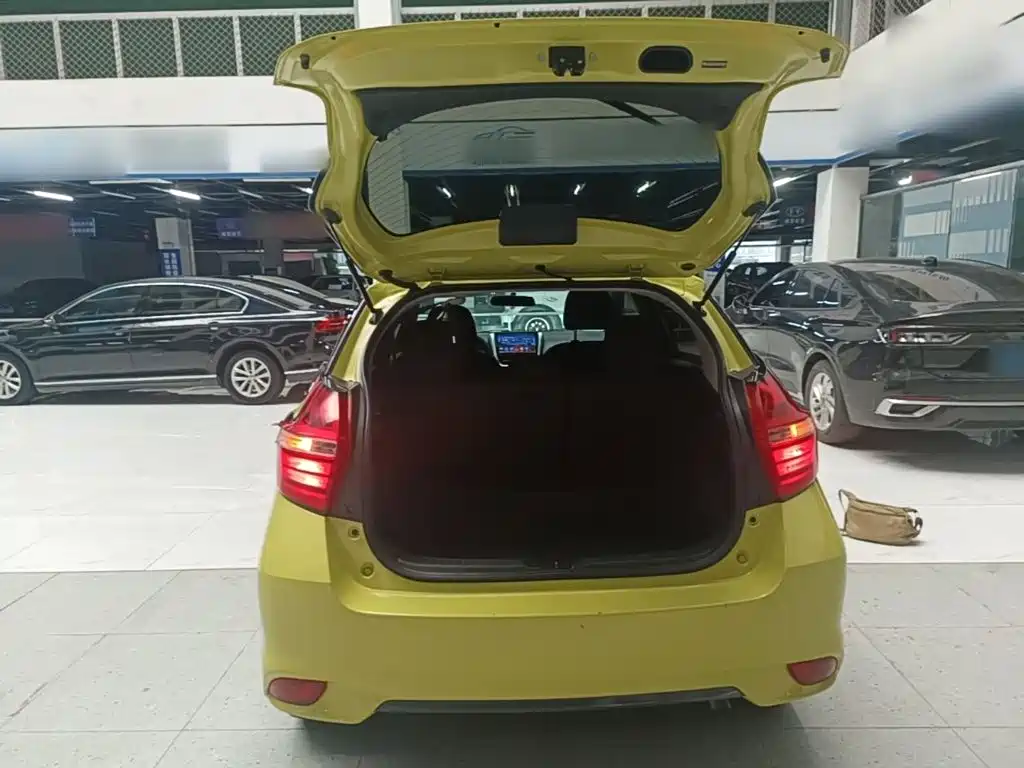 Toyota Yaris L — миниатюра 19