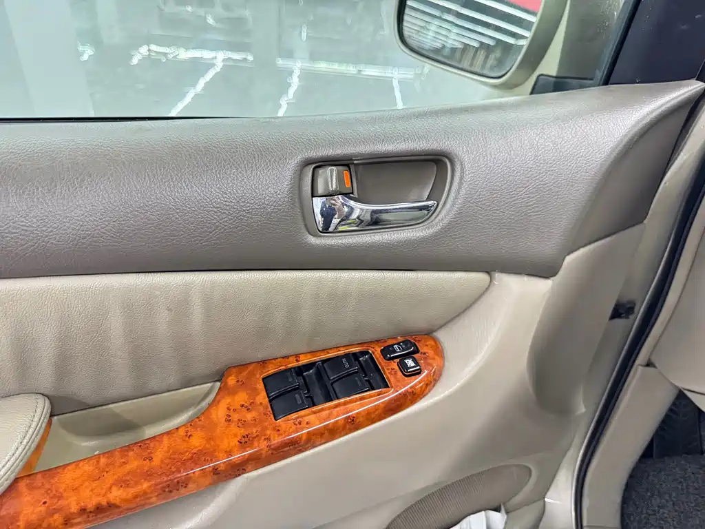 Toyota Sienna — миниатюра 16
