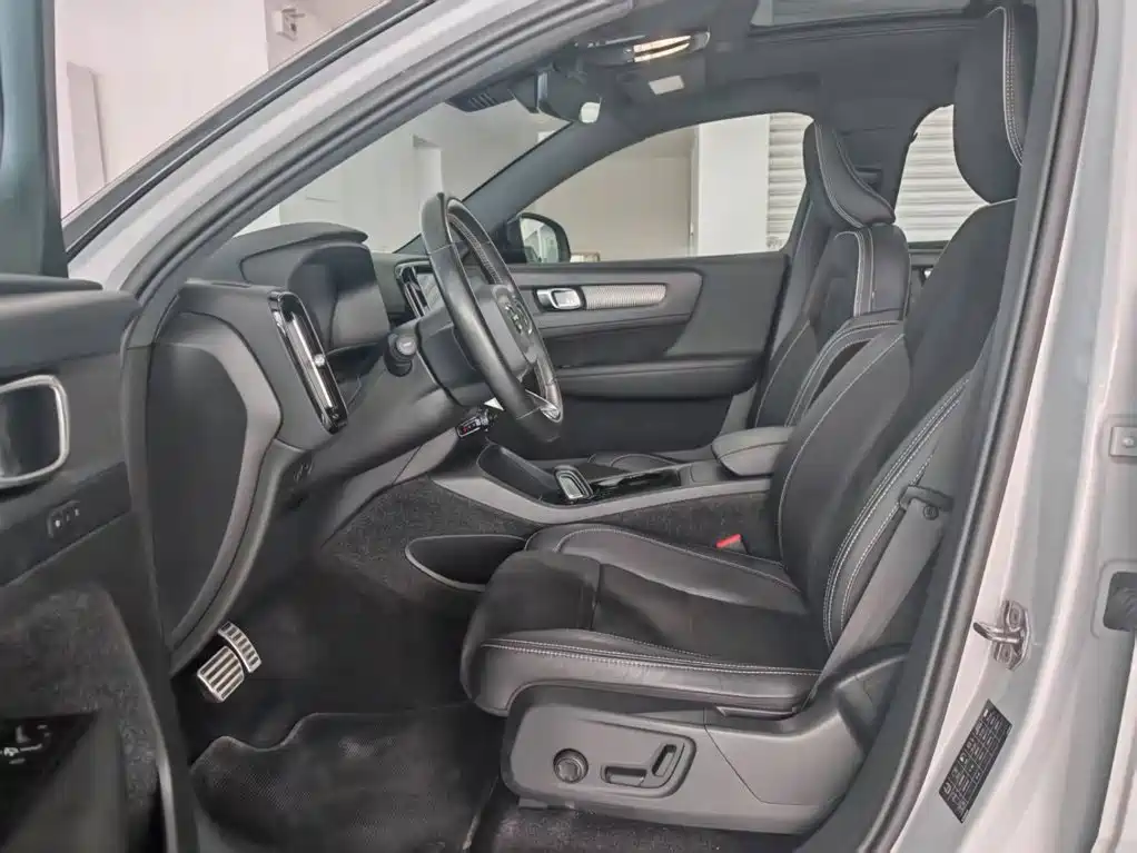 Volvo XC40 NEV — миниатюра 11
