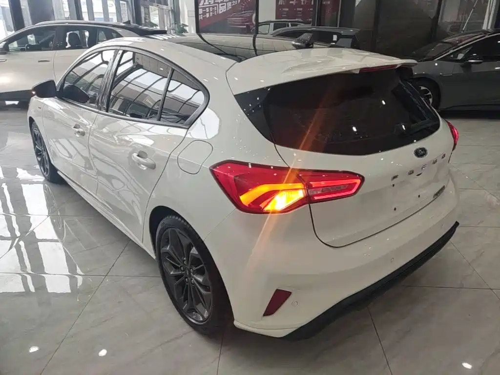 Ford Focus — миниатюра 5