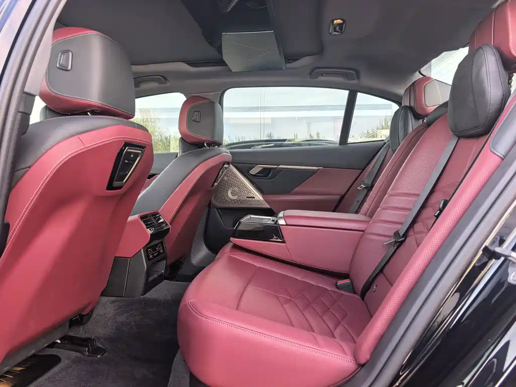 BMW 5 Series — миниатюра 14