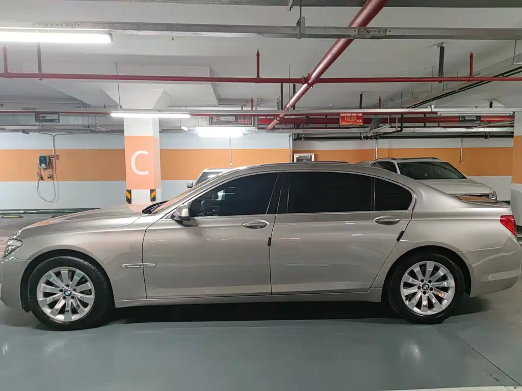 BMW 7 Series — миниатюра 14