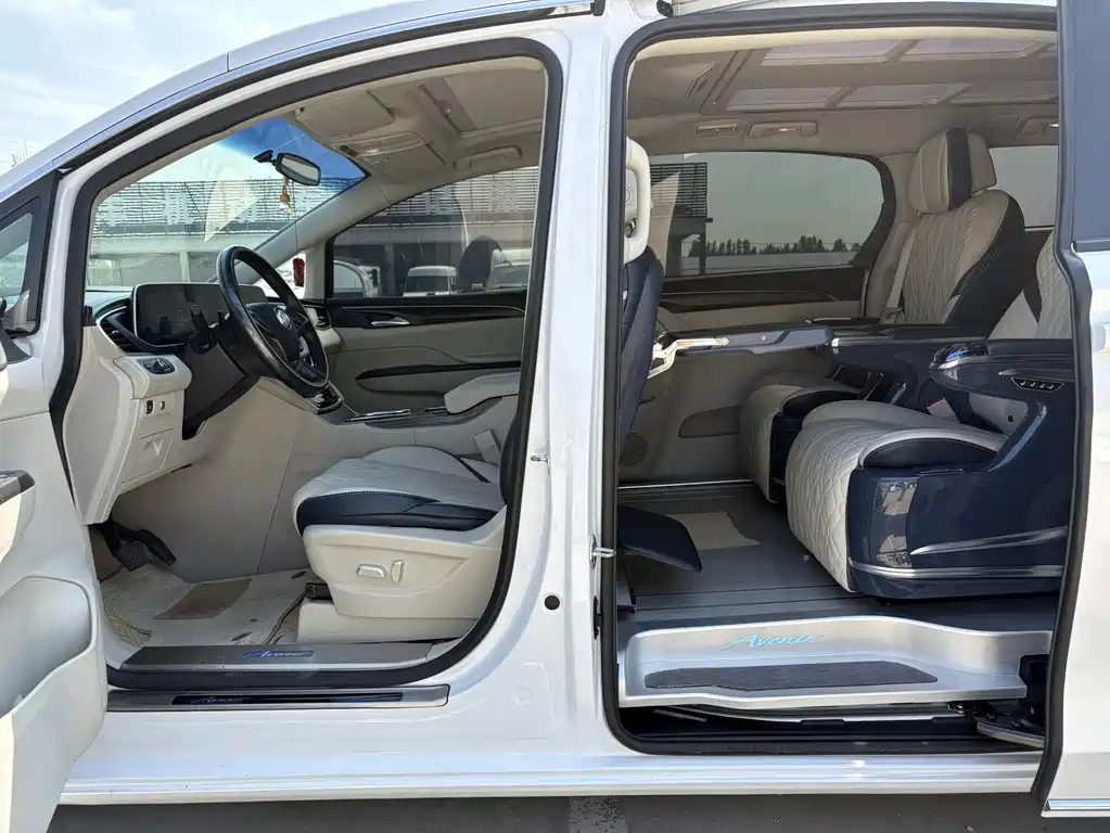 Buick GL8 — миниатюра 8