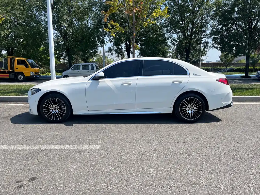 Mercedes-Benz C-Class — миниатюра 16
