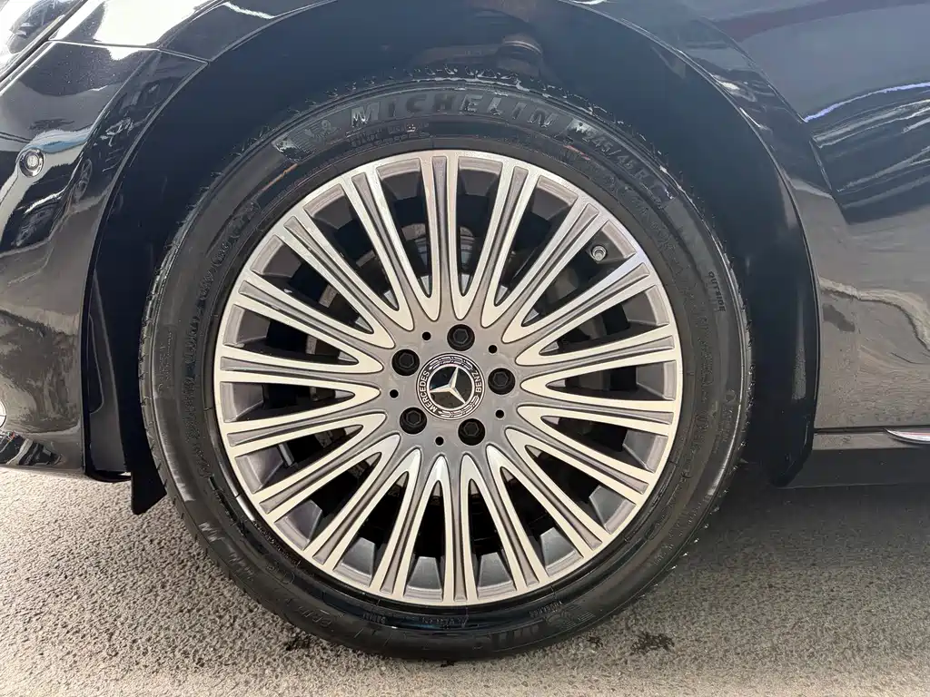 Mercedes-Benz E-Class — миниатюра 5