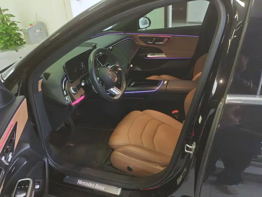 Mercedes-Benz E-Class — миниатюра 3