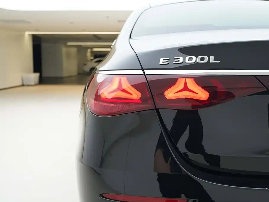 Mercedes-Benz E-Class — миниатюра 14