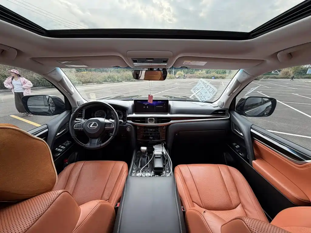 Lexus LX — миниатюра 7