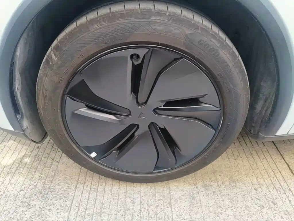 Tesla Model Y — миниатюра 23