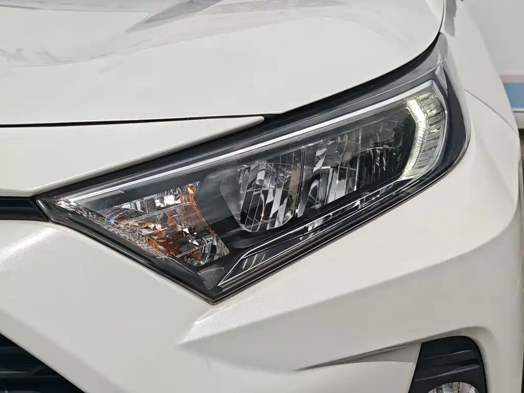 Toyota RAV4 — миниатюра 7