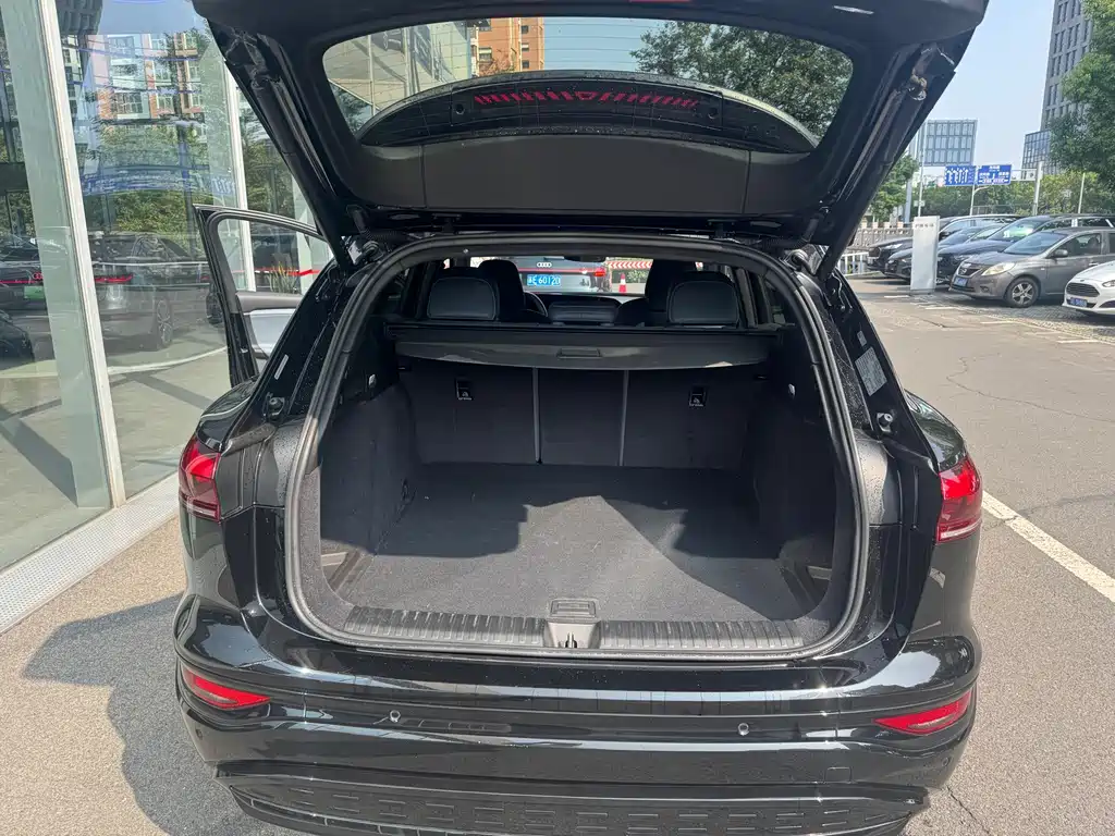 Audi Q6L e-tron — миниатюра 7