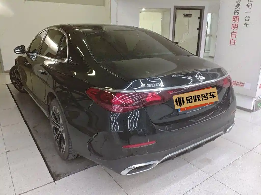 Mercedes-Benz E-Class — миниатюра 5