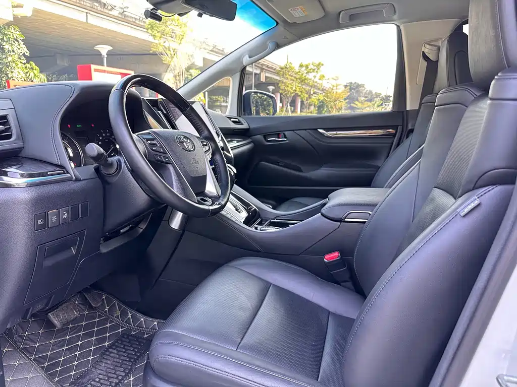 Toyota Vellfire — миниатюра 10