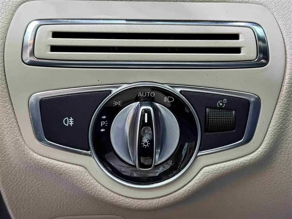 Mercedes-Benz C-Class — миниатюра 8