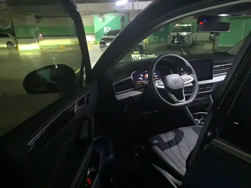 Volkswagen Tiguan L — миниатюра 12