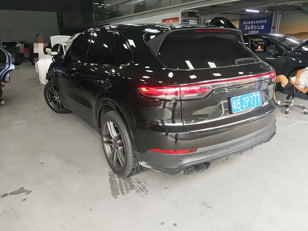 Porsche Cayenne — миниатюра 8