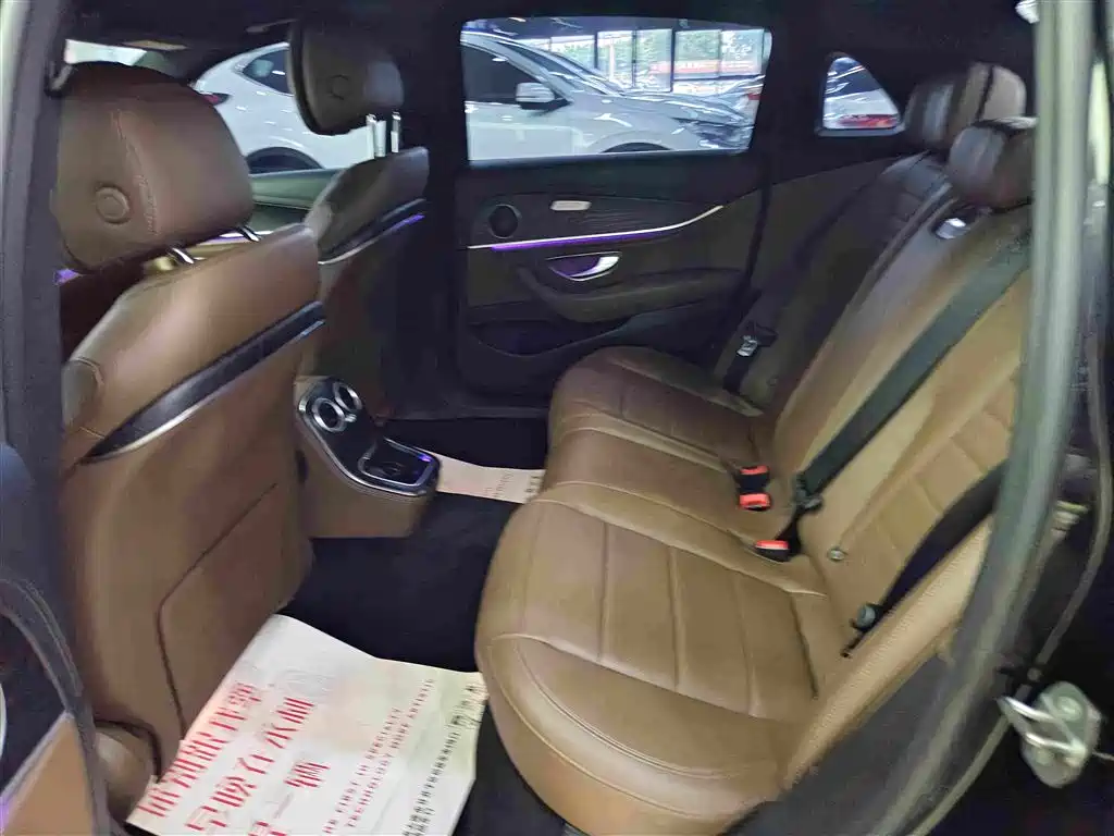Mercedes-Benz E-Class — миниатюра 11