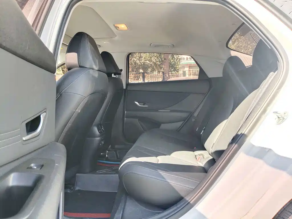 Hyundai Elantra — миниатюра 8