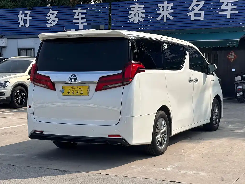 Toyota Alphard — миниатюра 9
