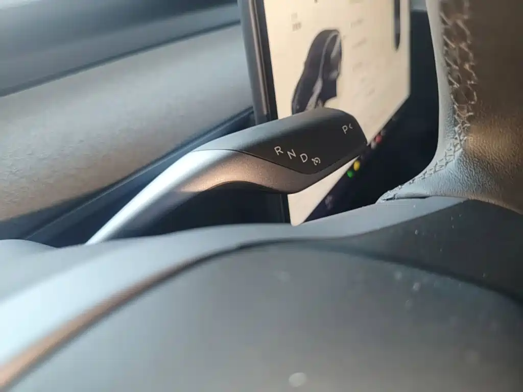 Tesla Model Y — миниатюра 14