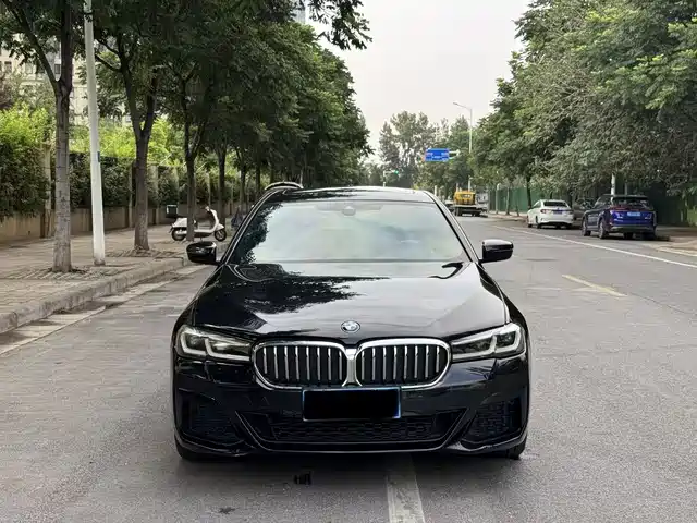 BMW 5-Series — фото 1