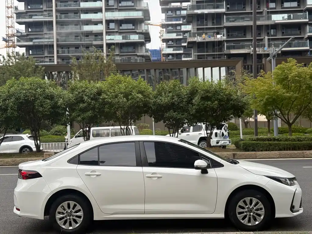 Toyota Corolla — миниатюра 4