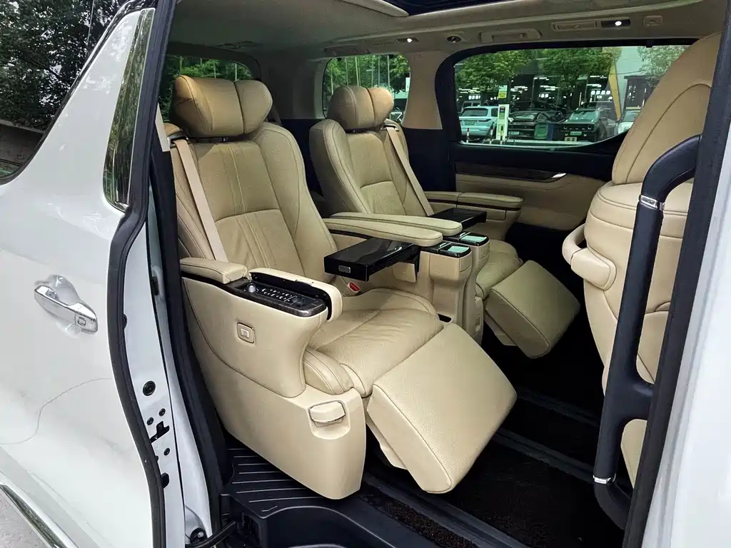 Toyota Vellfire — миниатюра 20