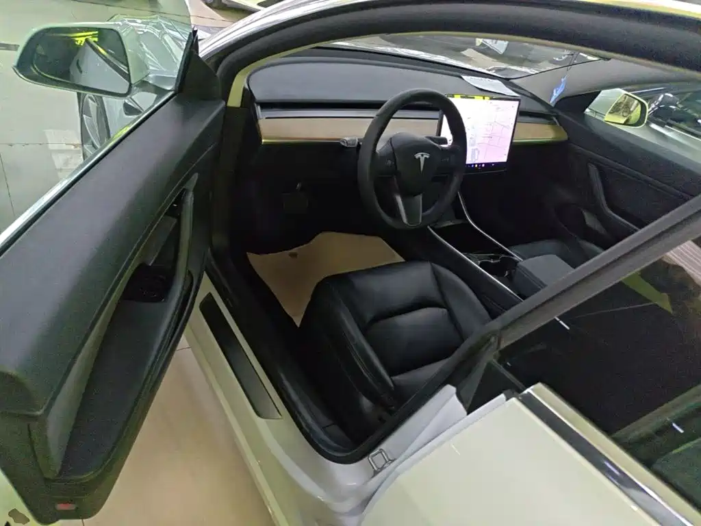 Tesla Model 3 — миниатюра 16