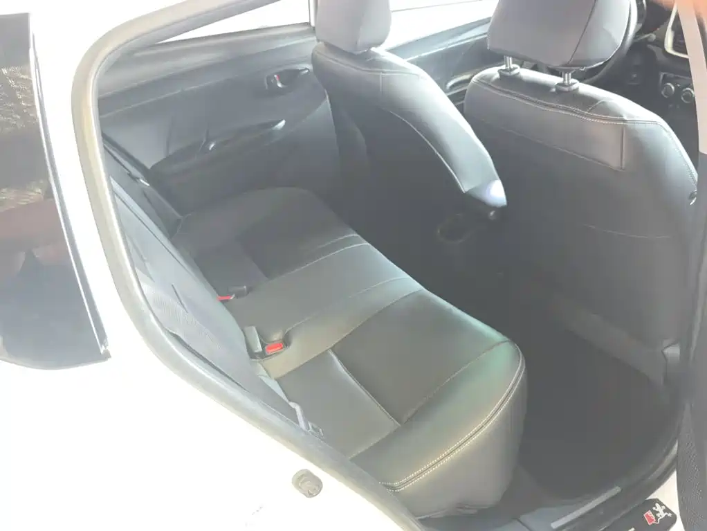 Toyota Yaris L — миниатюра 8