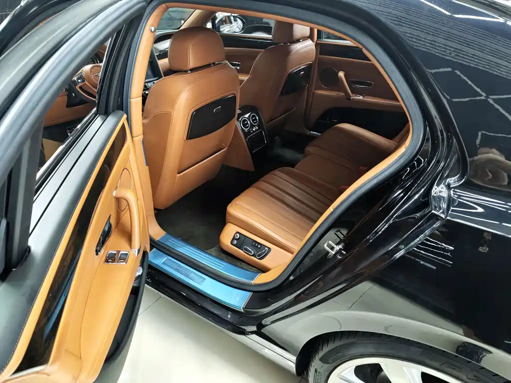 Bentley Flying Spur — миниатюра 5