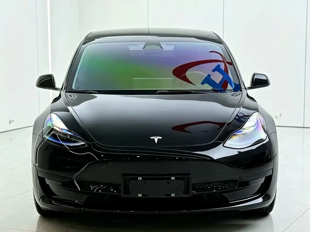 Tesla Model 3 — миниатюра 3