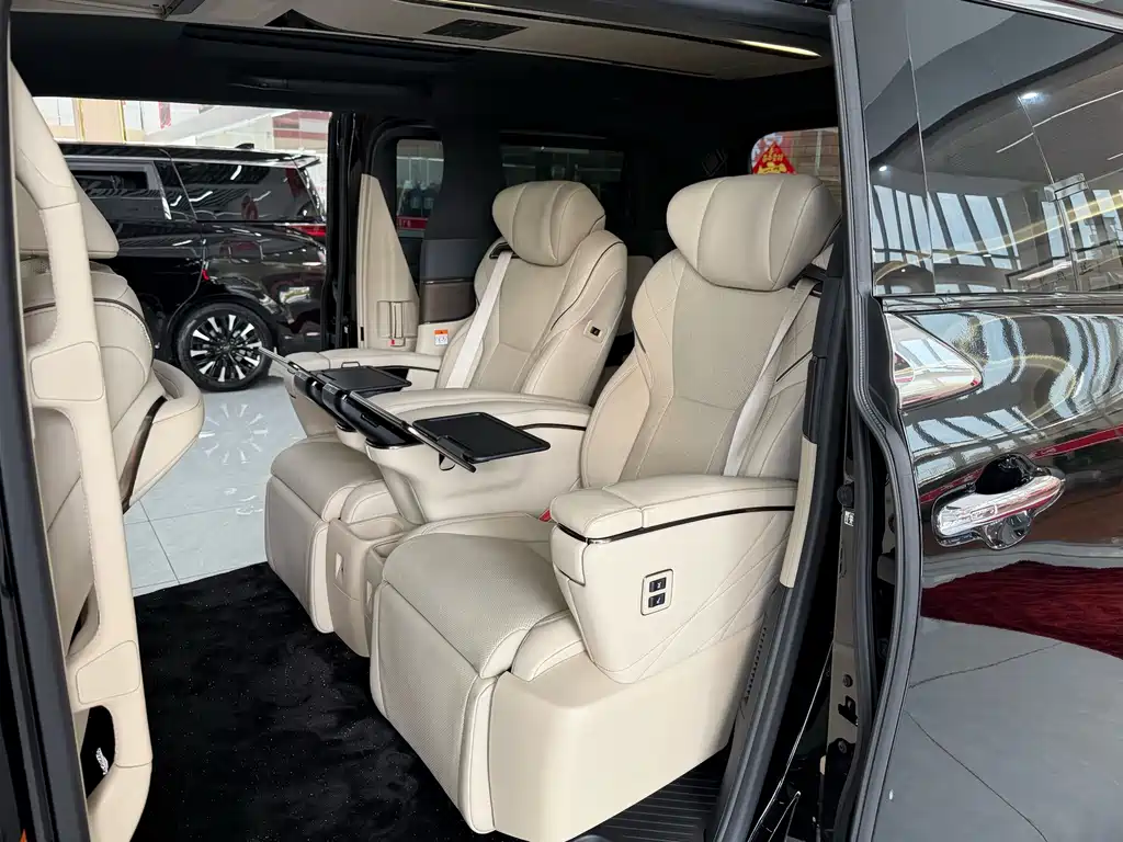 Toyota Alphard — миниатюра 13