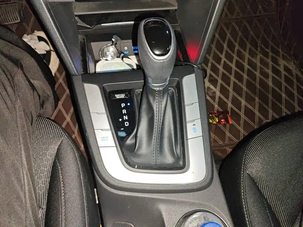 Hyundai Elantra — миниатюра 10
