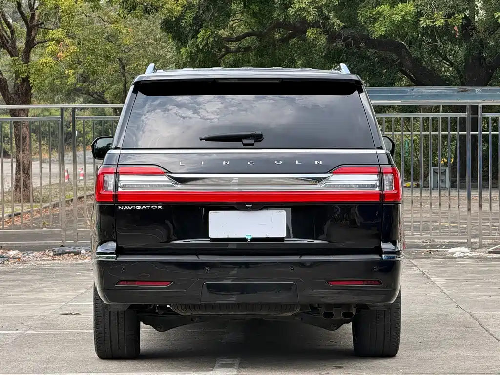 Lincoln Navigator — миниатюра 12