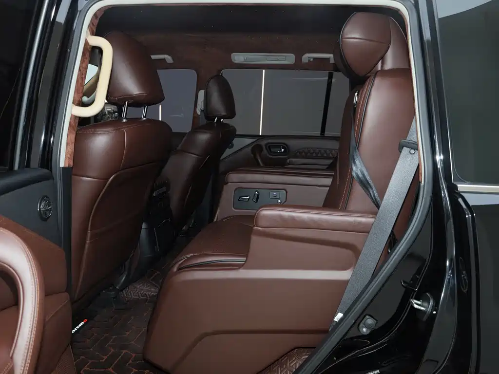 Nissan Patrol — миниатюра 20