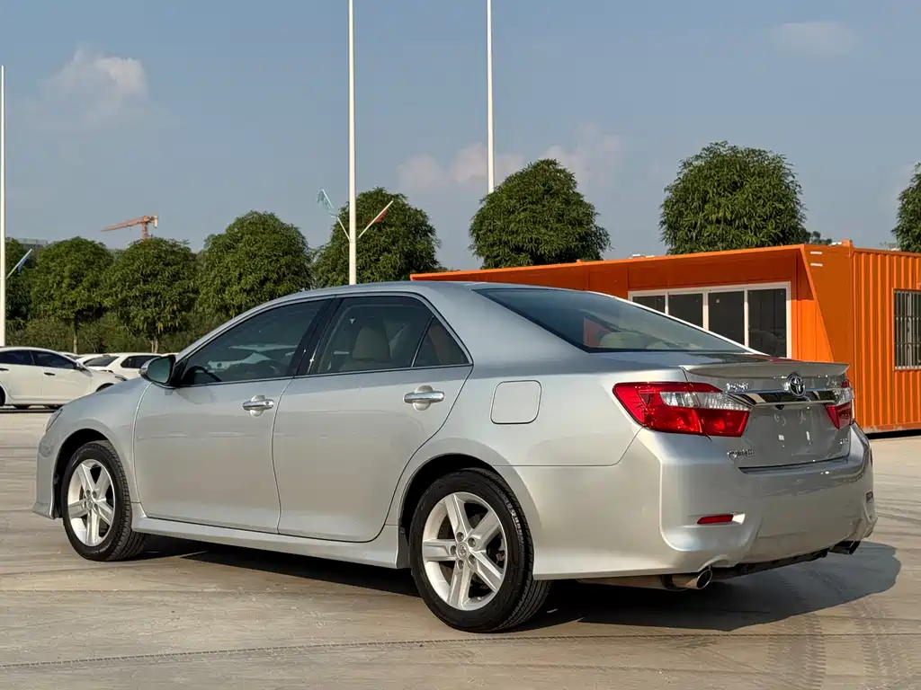 Toyota Camry — миниатюра 7