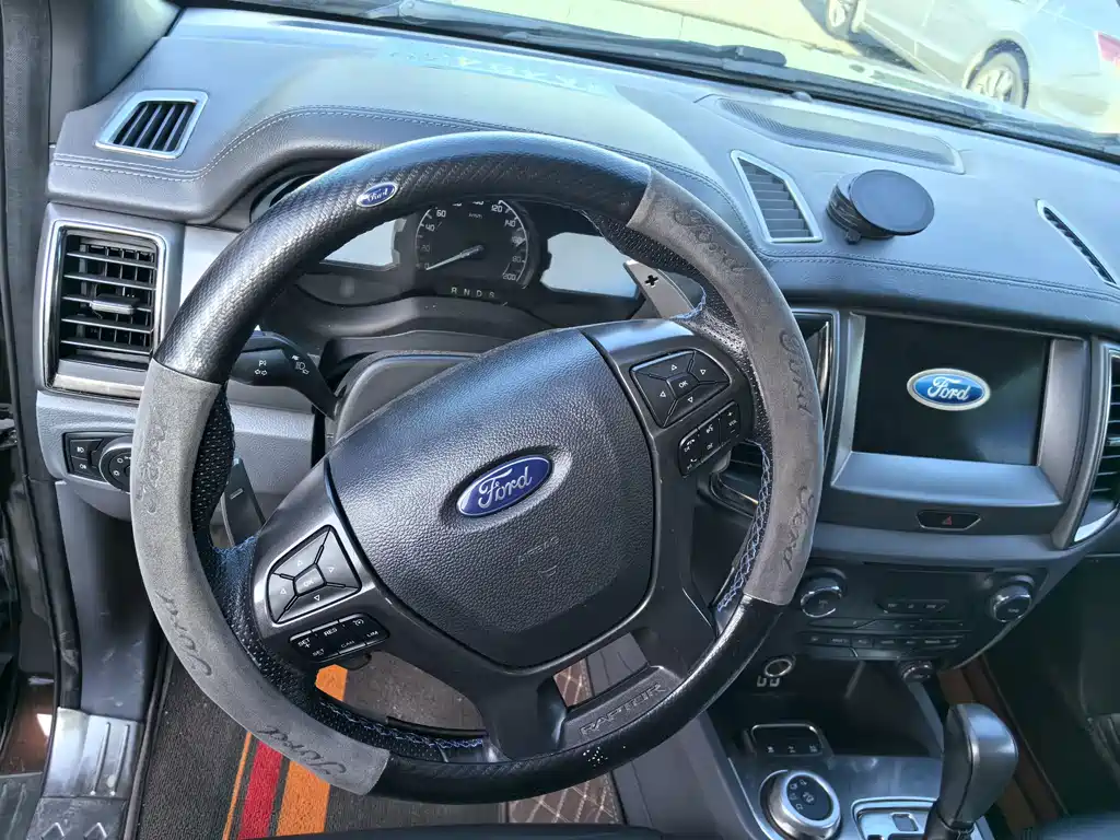 Ford Everest — миниатюра 9