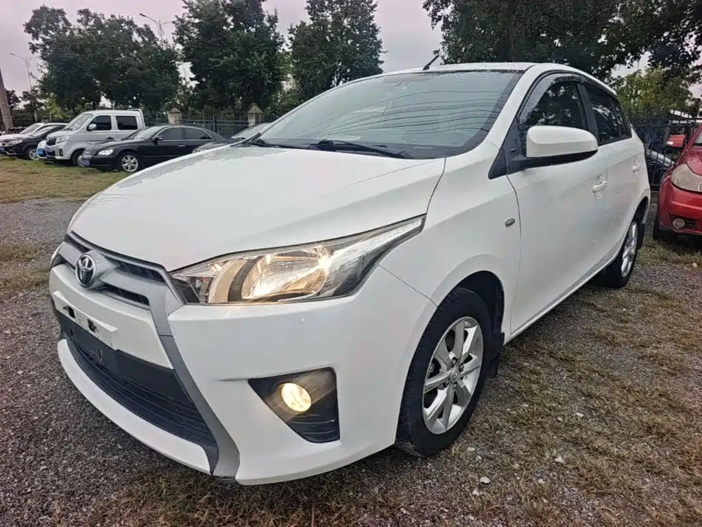 Toyota Yaris L — миниатюра 2